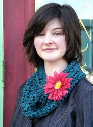 Chain Lace Cowl Portrait